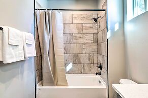 Flagstaff Getaway w/ Yard: 4 Mi to Downtown!