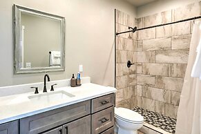 Flagstaff Getaway w/ Yard: 4 Mi to Downtown!