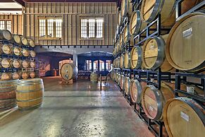 Blue Jay Cottage' - Pittsburg Studio on Winery!