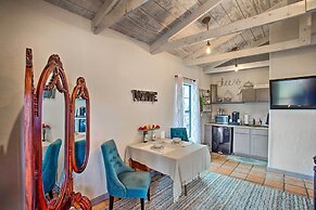 Blue Jay Cottage' - Pittsburg Studio on Winery!