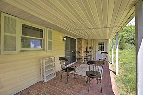 Bluefield Retreat w/ Pool Table: Near Parks!