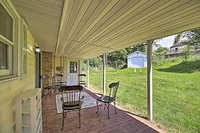 Bluefield Retreat w/ Pool Table: Near Parks!