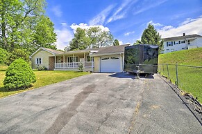 Bluefield Retreat w/ Pool Table: Near Parks!