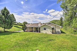 Bluefield Retreat w/ Pool Table: Near Parks!