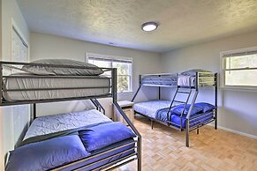 Bluefield Retreat w/ Pool Table: Near Parks!