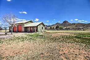 Cozy Elgin Casita w/ Gas Grill: Pets Welcome!