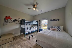 Deck & Ocean Views: Home in Crystal Beach!