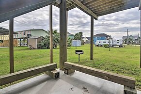 Deck & Ocean Views: Home in Crystal Beach!