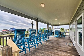 Deck & Ocean Views: Home in Crystal Beach!