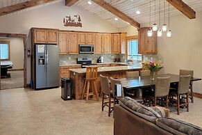 Outdoor Adventure Hub ~ 20 Miles to Yellowstone!