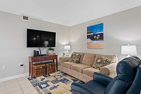 Beachfront Family Condo Near Golfing & Shopping!