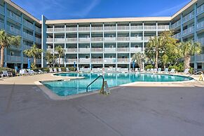 Beachfront Family Condo Near Golfing & Shopping!