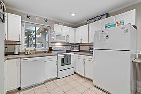 Steps to Pool & Beach: Family Condo in Hilton Head