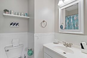 Steps to Pool & Beach: Family Condo in Hilton Head