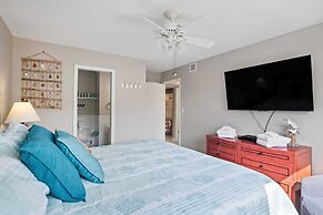 Steps to Pool & Beach: Family Condo in Hilton Head