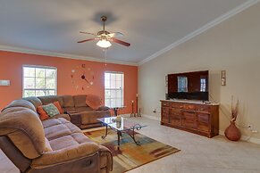 Family-friendly Home ~ 10 Mi to Dtwn Cape Coral