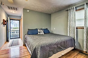 Stockton Lake Escape w/ Kitchen, Half Mile to Lake