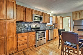 Stockton Lake Escape w/ Kitchen, Half Mile to Lake