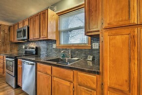 Stockton Lake Escape w/ Kitchen, Half Mile to Lake