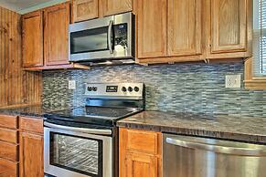 Stockton Lake Escape w/ Kitchen, Half Mile to Lake