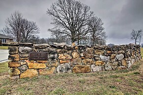 Stockton Lake Escape w/ Kitchen, Half Mile to Lake