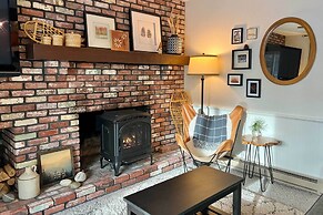 Glen Condo w/ Mountain Views: Walk to Story Land