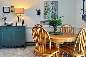 Glen Condo w/ Mountain Views: Walk to Story Land