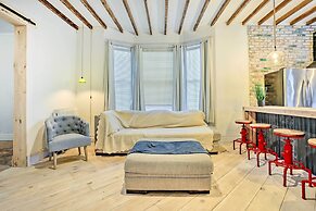 Stylish Newark Home w/ Deck < 14 Mi to Nyc!