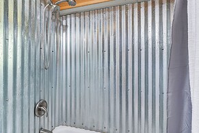 Cabin < 2 Mi to Great Smoky Mtns Natl Park!