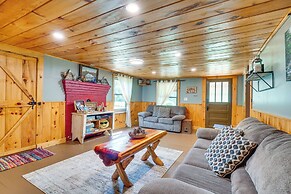 Cabin < 2 Mi to Great Smoky Mtns Natl Park!