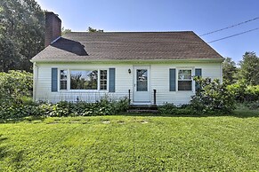 Hampton 'quiet Corner Cottage' w/ Fireplace & Yard