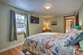 Hampton 'quiet Corner Cottage' w/ Fireplace & Yard