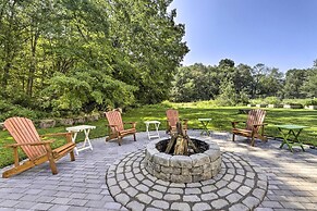 Hampton 'quiet Corner Cottage' w/ Fireplace & Yard