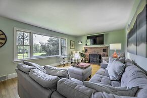 Hampton 'quiet Corner Cottage' w/ Fireplace & Yard