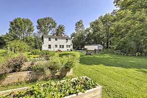 Hampton 'quiet Corner Cottage' w/ Fireplace & Yard