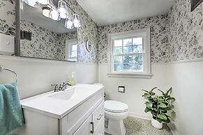 Hampton 'quiet Corner Cottage' w/ Fireplace & Yard