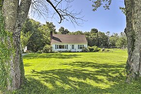 Hampton 'quiet Corner Cottage' w/ Fireplace & Yard