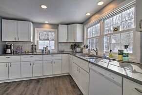 Hampton 'quiet Corner Cottage' w/ Fireplace & Yard