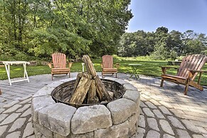 Hampton 'quiet Corner Cottage' w/ Fireplace & Yard