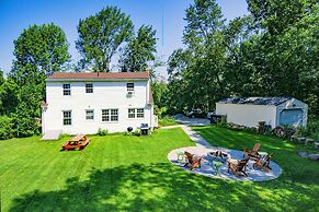 Hampton 'quiet Corner Cottage' w/ Fireplace & Yard