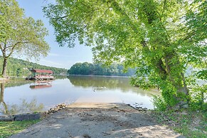 Lakefront Kingsport Home w/ Private Hot Tub!
