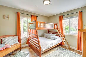 Hot Tub + Balcony: Rainbow Retreat Near Wineries!