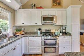 Hot Tub + Balcony: Rainbow Retreat Near Wineries!