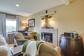 Hot Tub + Balcony: Rainbow Retreat Near Wineries!