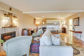 Hot Tub + Balcony: Rainbow Retreat Near Wineries!