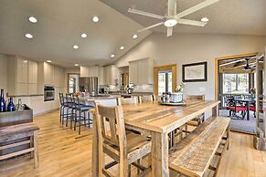 Hot Tub & Dogs Welcome: Secluded Oakland Gem