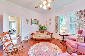 Elegant + Spacious Retreat ~ 18 Mi to Lake Norman!
