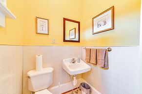 Elegant + Spacious Retreat ~ 18 Mi to Lake Norman!