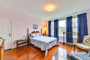 Elegant + Spacious Retreat ~ 18 Mi to Lake Norman!