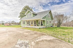 Elegant + Spacious Retreat ~ 18 Mi to Lake Norman!